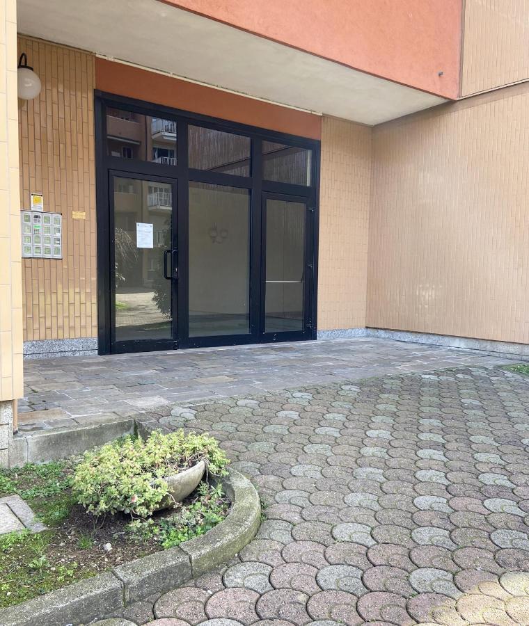 Apartamento Casa Di Laura Mono E Bilo Di Fronte Ospedale San Raffaele Segrate Exterior foto