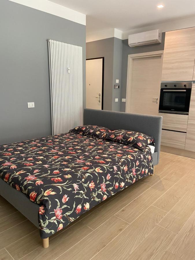 Apartamento Casa Di Laura Mono E Bilo Di Fronte Ospedale San Raffaele Segrate Exterior foto